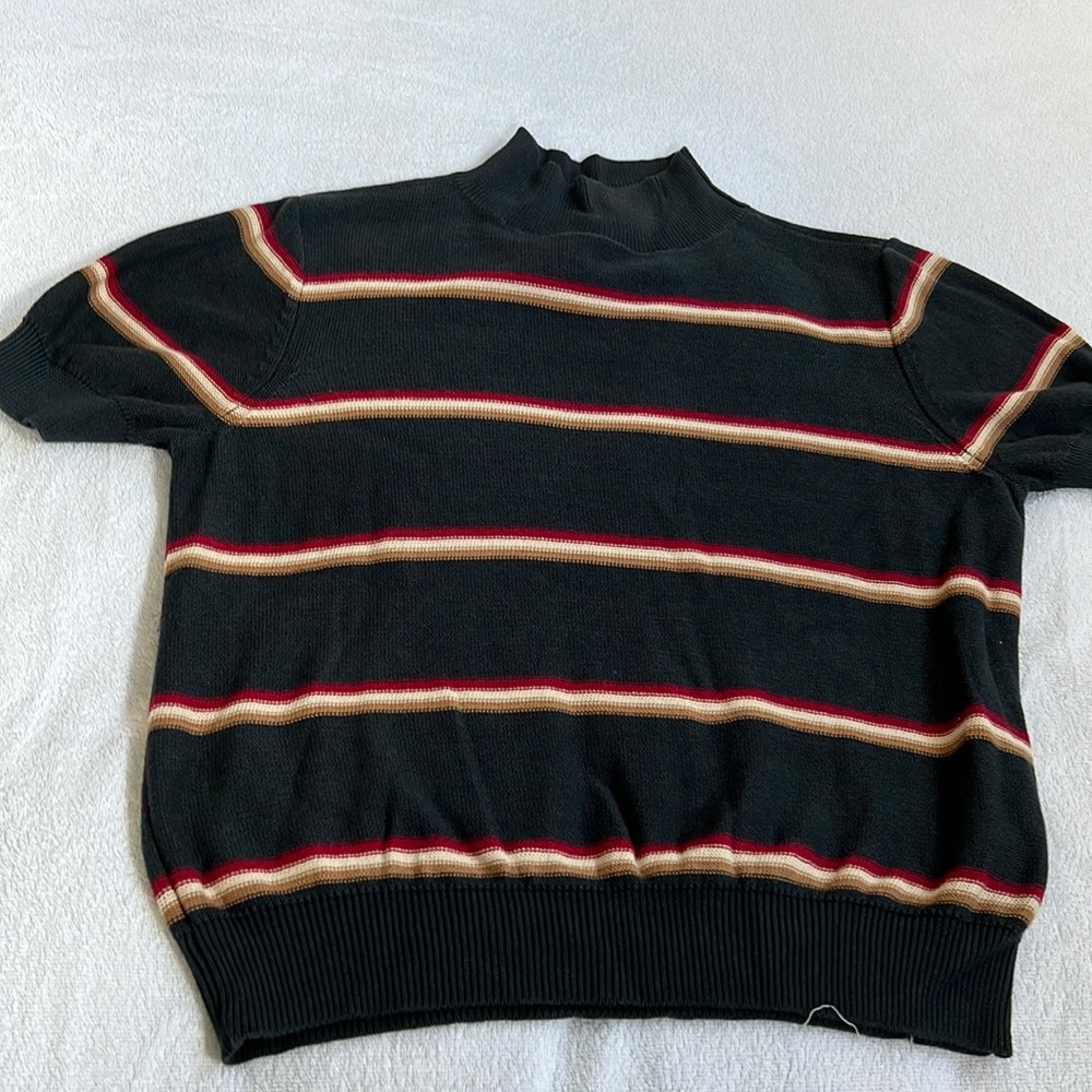 Short sleeve sweater